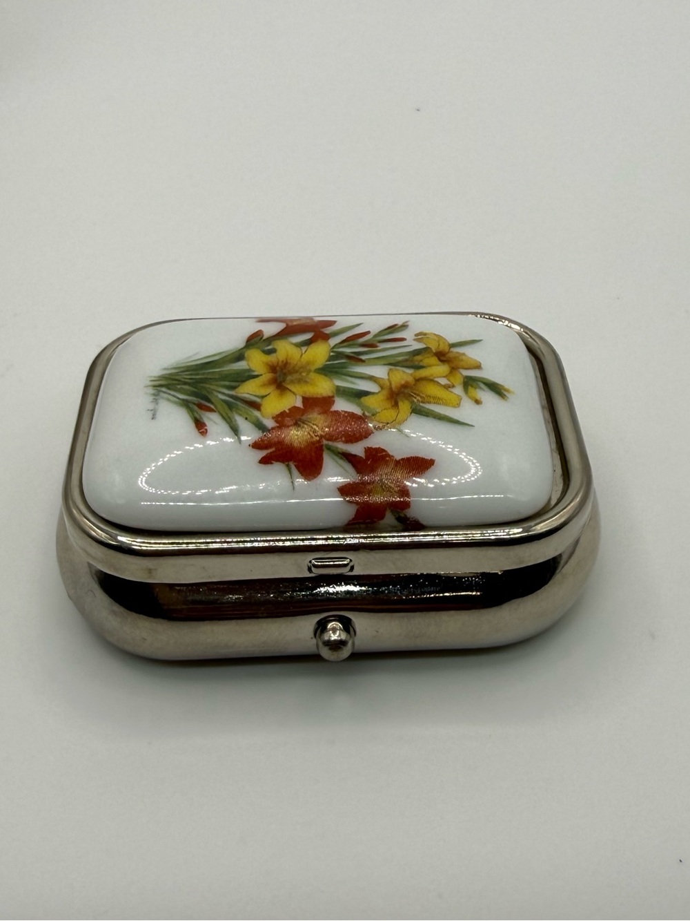 Vintage RISI Italy Floral Pill Box Silver Tone Trinket Case Art 1280 - Picture 1 of 7